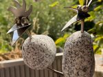 Steinvogel Paar am Stab